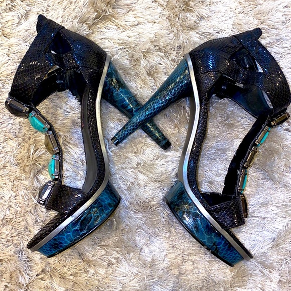 Black Heels - Picture 5 of 9